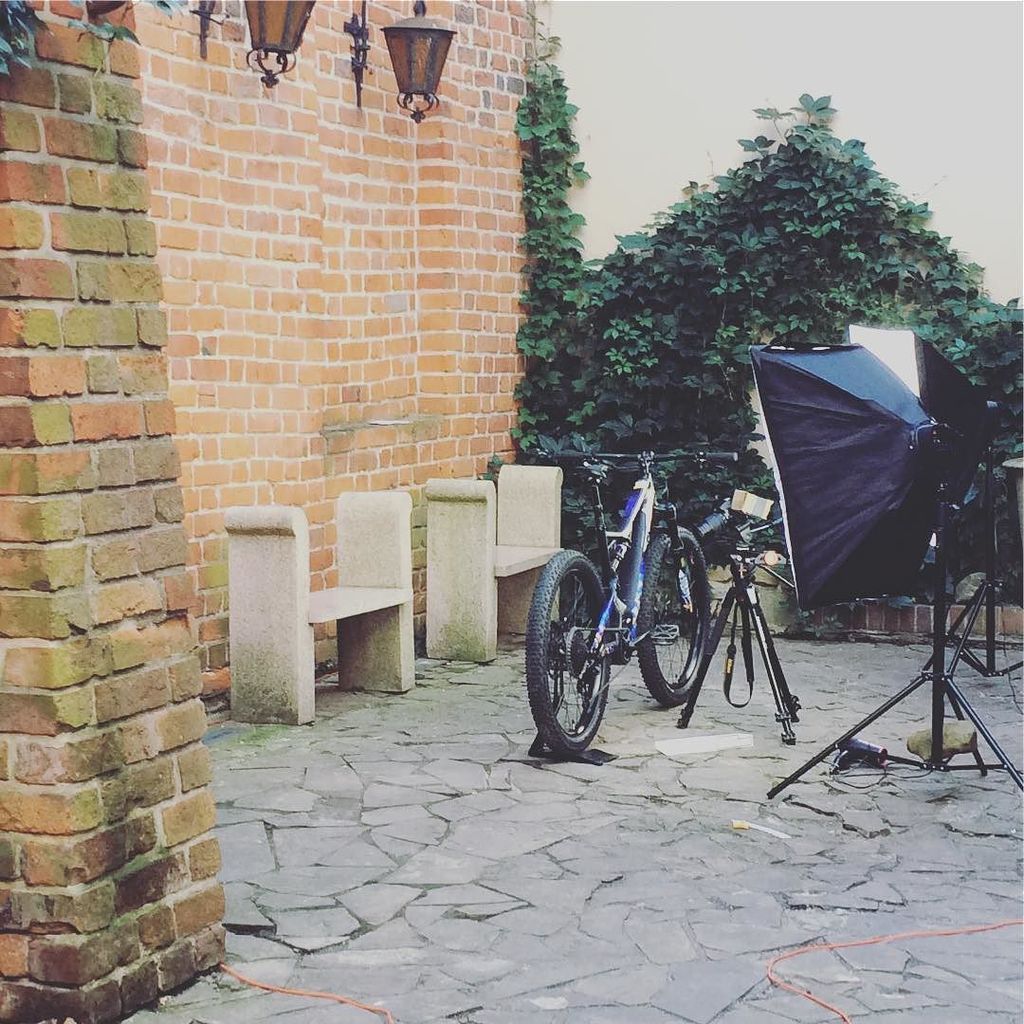 NaRowerBlog's tweet photo. Bardzo niezwykły rower i bardzo niezwykła sesja #specialized #levo #rower #rowery #rowerki #rowerek #rowerowo #rowe… https://t.co/p8lob79gUz