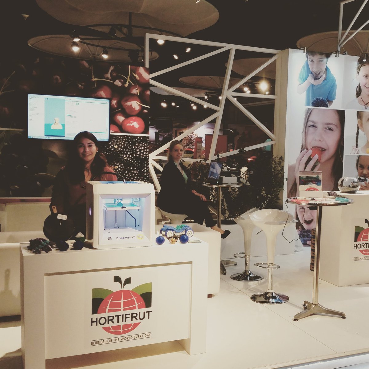 DB3Dchile's tweet photo. Ven a nuestro stand de la Feria de tecnología e innovación @hortifrut en Espacio Riesco  #impresion3D #lapiz3d https://t.co/CZgw0P7Mms