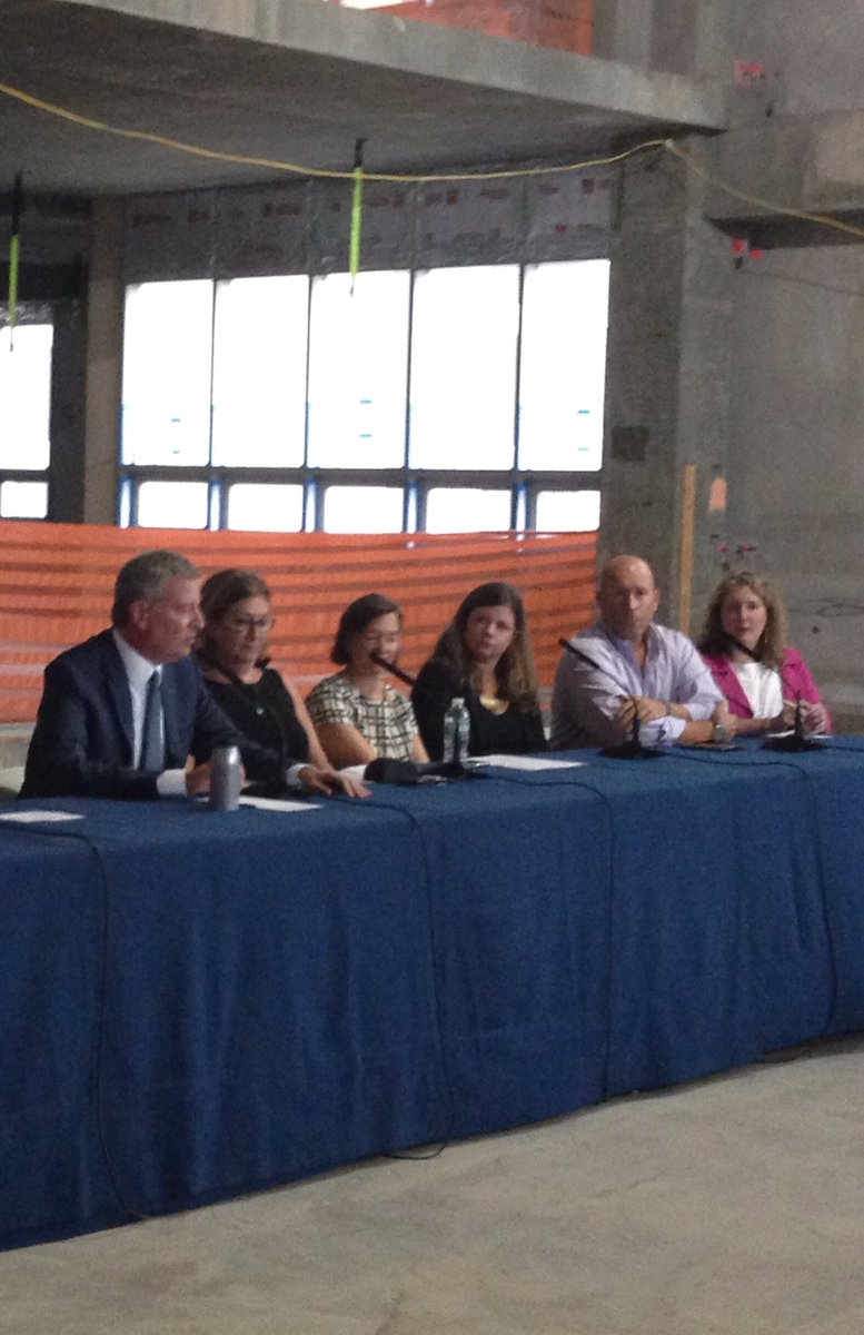 elizabethcaputo's tweet photo. Great to join @BilldeBlasio + #UWS neighborhood leaders announcing new #PS191 opening a year early! @CB7Manhattan https://t.co/poqj8Pdaxj