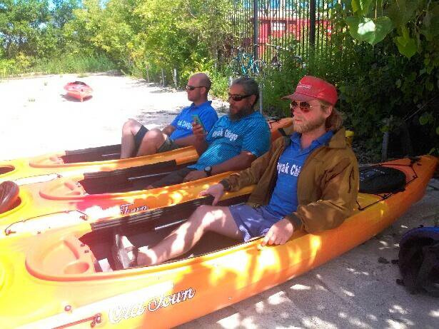 KayakChicago's tweet photo. What a shady gang!  No pun intended... #tandemoniom #chicagoriver #kayakchicago https://t.co/wpcO0AxT8c