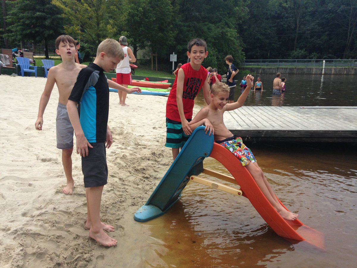 trinityyouthmh's tweet photo. Tiny slide! #vbstogo2016 #wenonahlake #tinyslide https://t.co/Sd7nzA3Usn