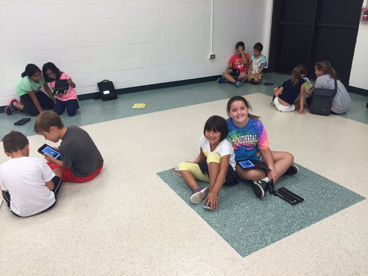 MrsDarga's tweet photo. So excited to meet our 1st grade buddies! @MrsJohnsonRidge @MrsKavsClass @aapostolakis3 @RidgeFCL https://t.co/1ERBtaQXPW