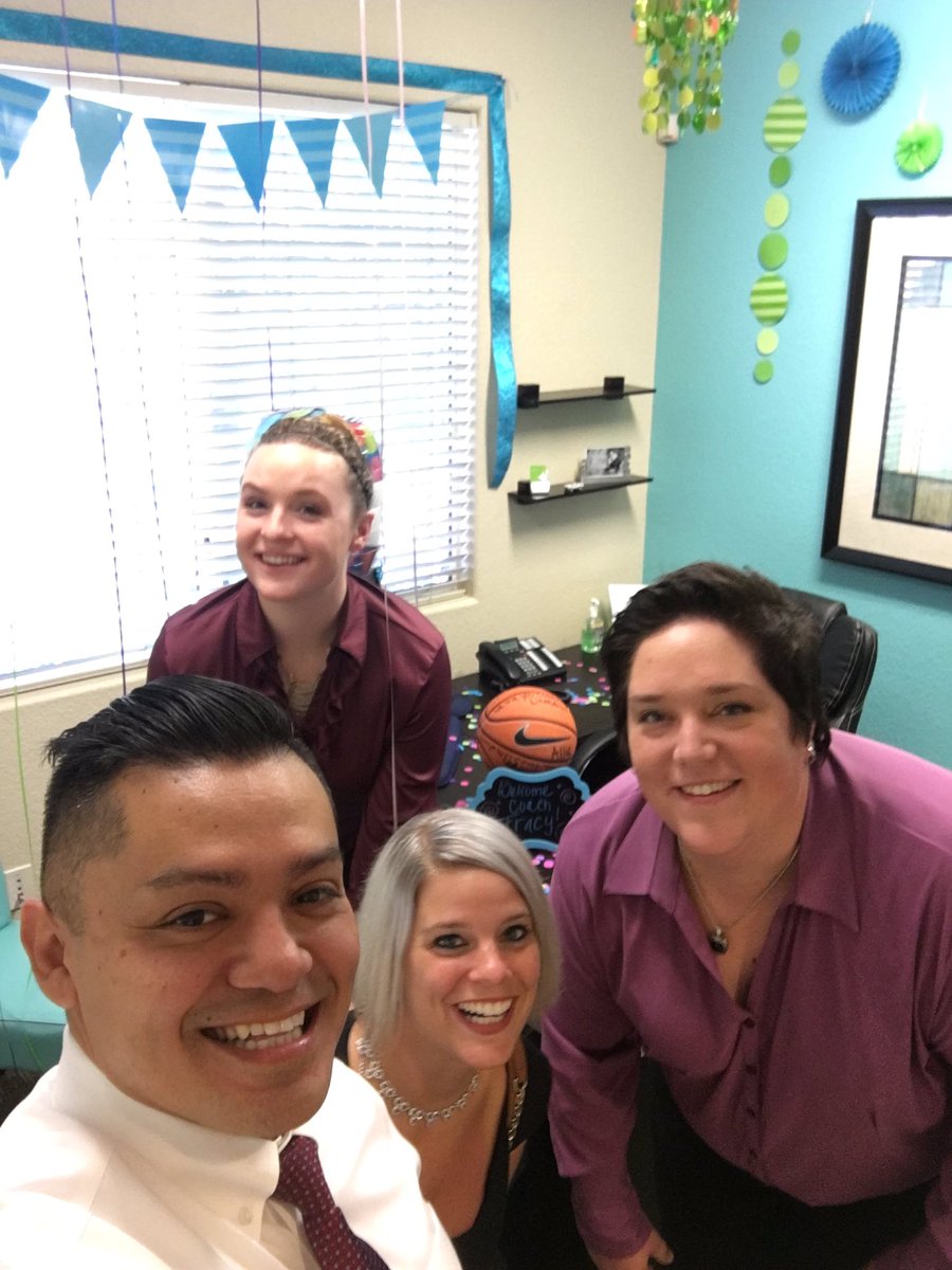 munozjr3's tweet photo. @iMattosT @AllisynD @OceanKirsten We are now complete with yah Tracy welcome to the Team over at CV! #CrownValley https://t.co/g7ESjIqhI1