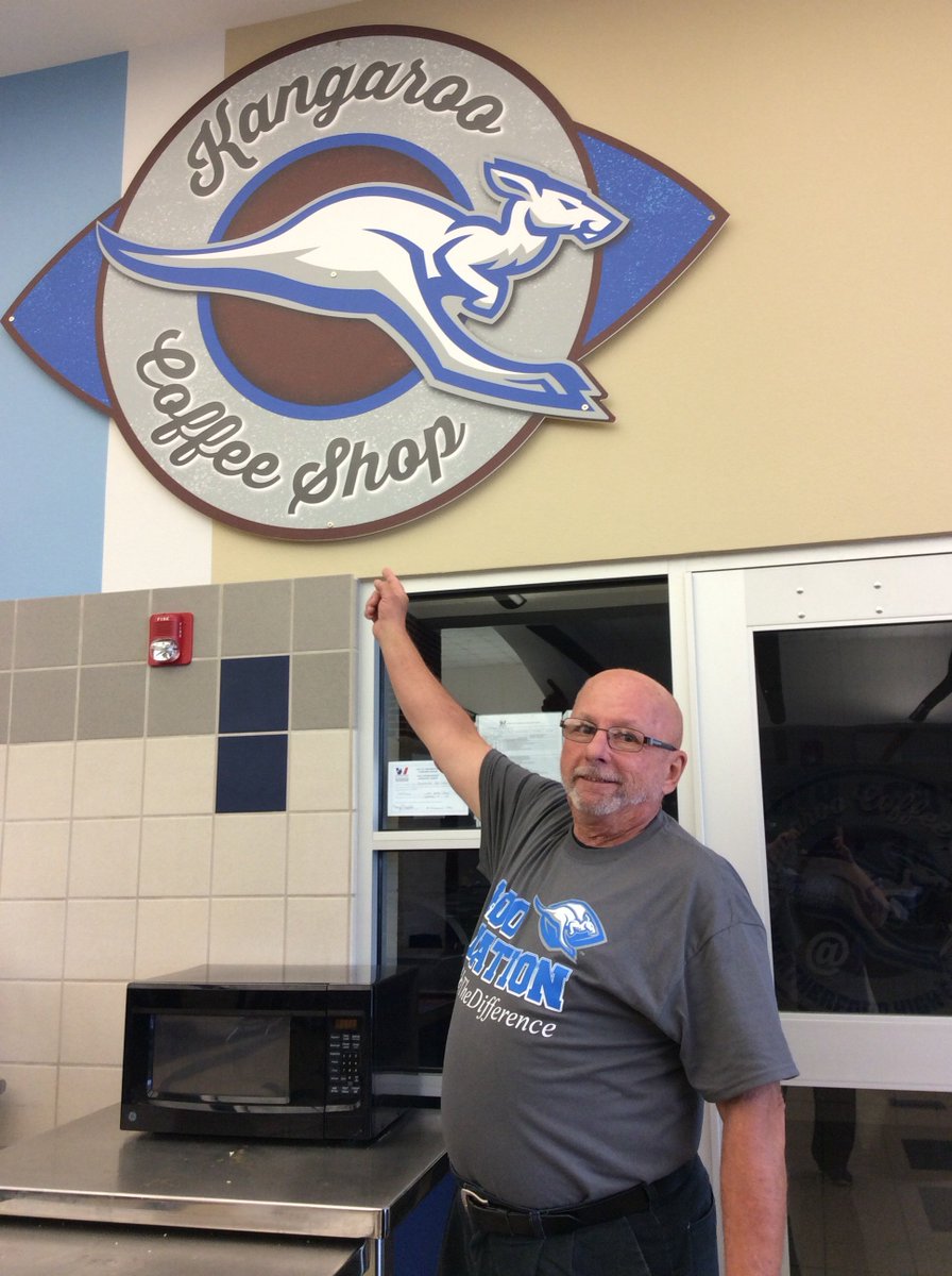 misterleonard1's tweet photo. Me with a kangaroo
#roocampgo #whywisd https://t.co/alfBDv08uo