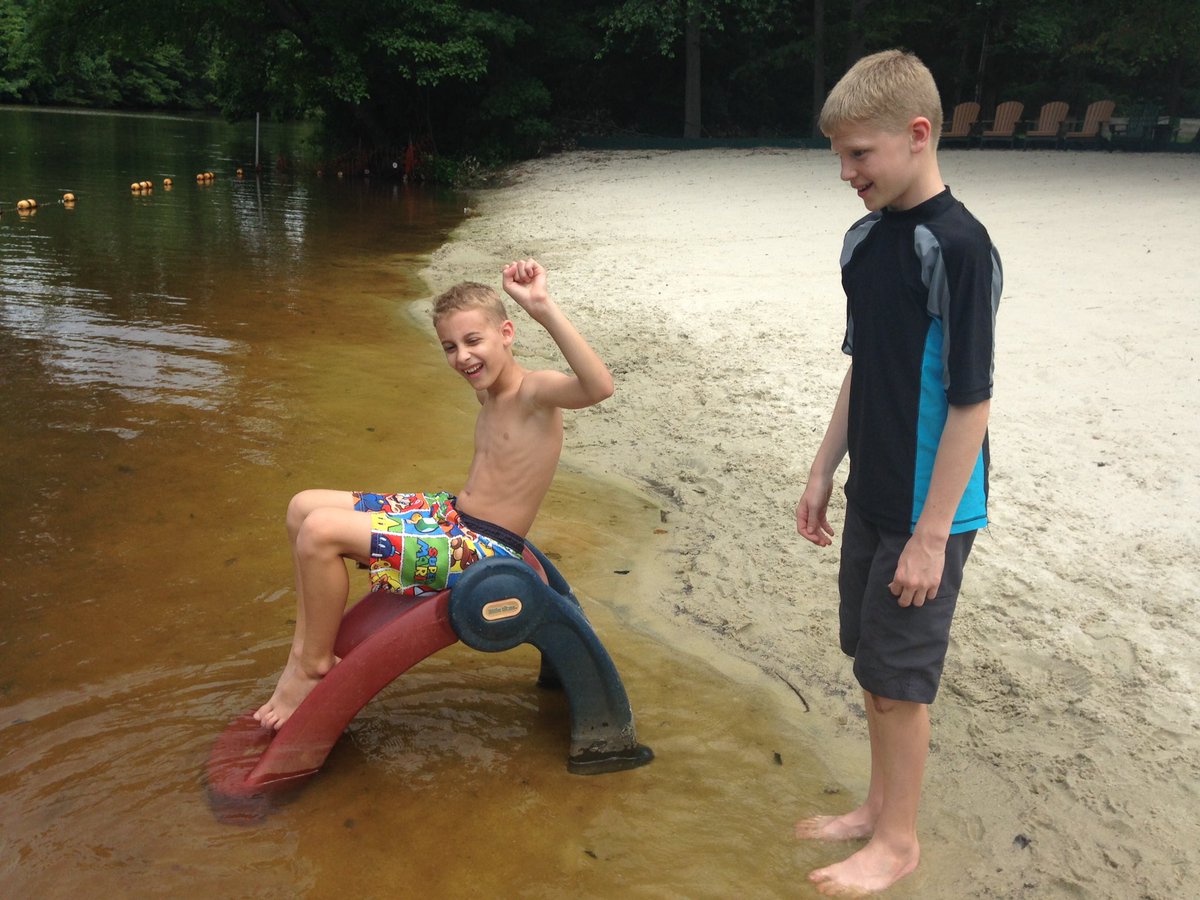 trinityyouthmh's tweet photo. Extremely tiny slide! #vbstogo2016 #wenonahlake #extremelytinyslide https://t.co/PgvQbZWzmK