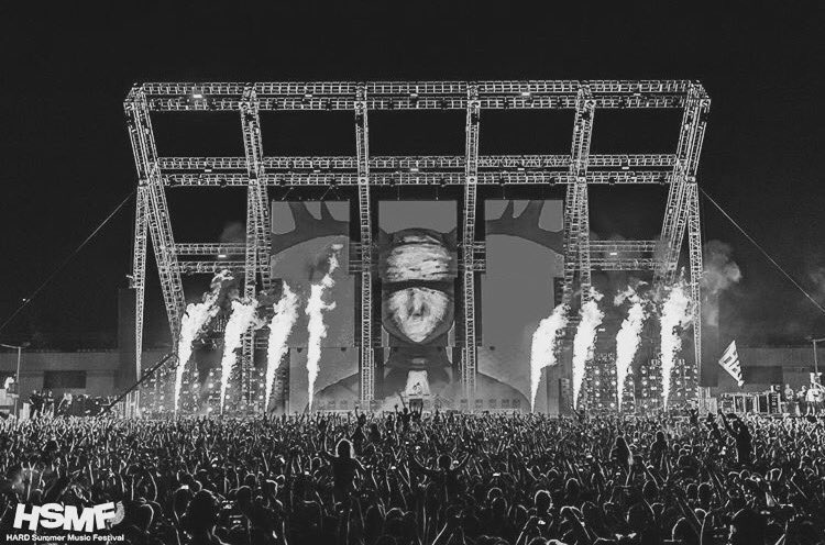 Porter Robinson at HSMF 😆🖖🔥 #HardSummer