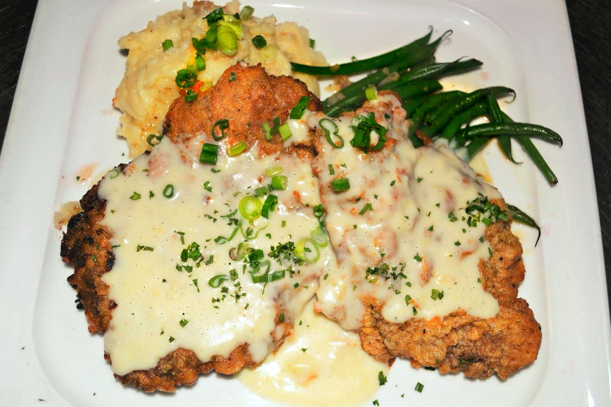 MignonPlano's tweet photo. #Gourmet #ChickenFriedSteak, cheddar whipped #potatoes,#French green beans &amp; #homestylegravy!
Oh yeah, it's real! https://t.co/V4eIPvphc0