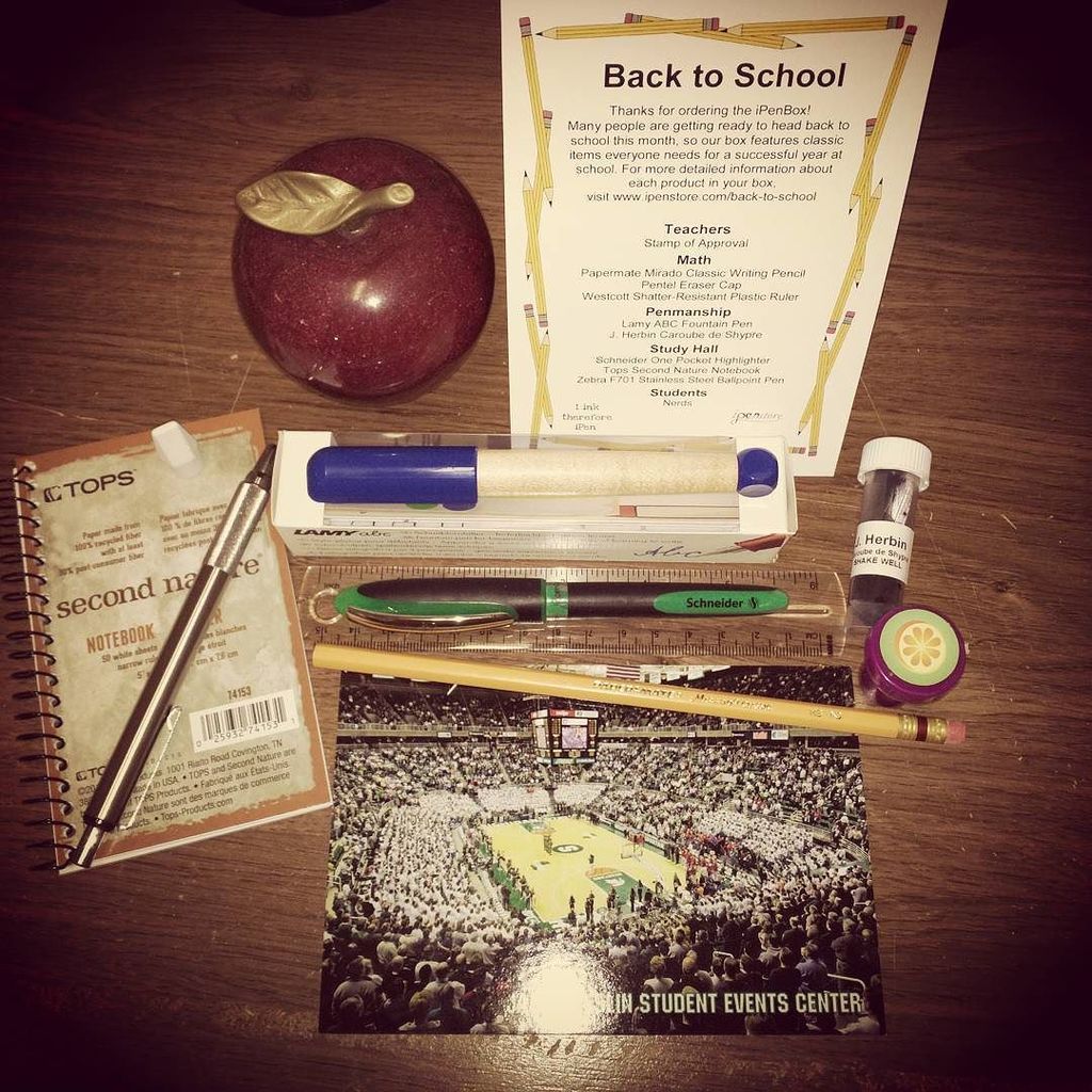 mjelson's tweet photo. August Back to School iPenBox @ipenstore #ipenbox #ipenstore https://t.co/gC0LAyQ8HG https://t.co/uKBmzA5ciz