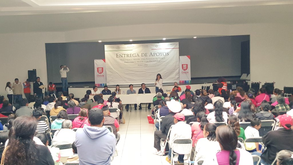 grajuamx's tweet photo. Entrega de Apoyos para verte y oirte mejor con @Prospera_MX a beneficiarios de Puebla, Atlixco y Cholula. https://t.co/AMlFMQLyON