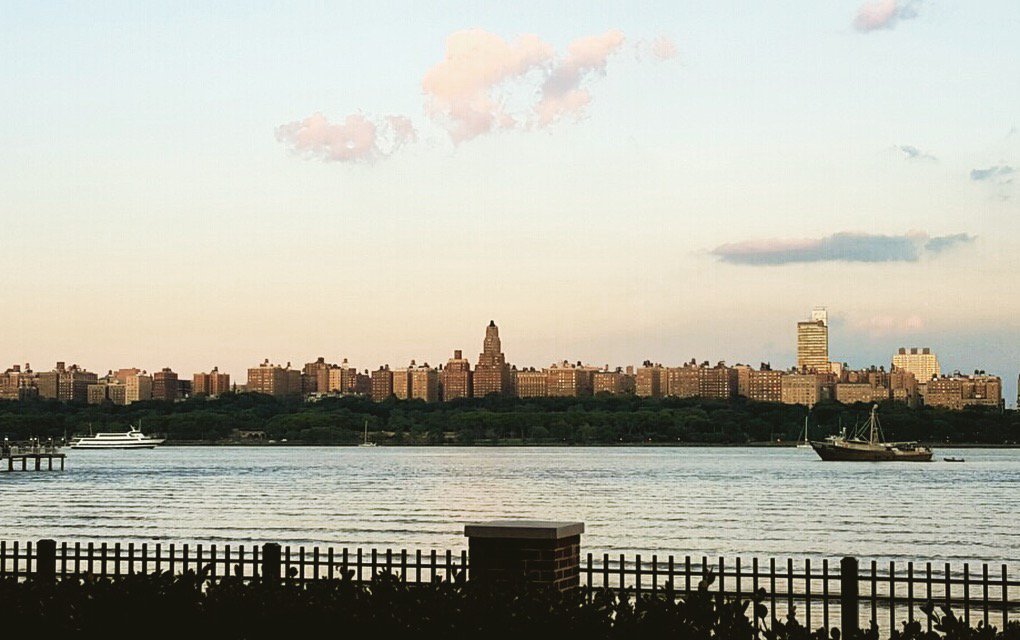 HavenEdgewater's tweet photo. Today's #nycskylineview
Stay away rain!!! https://t.co/G9acFH5qfI