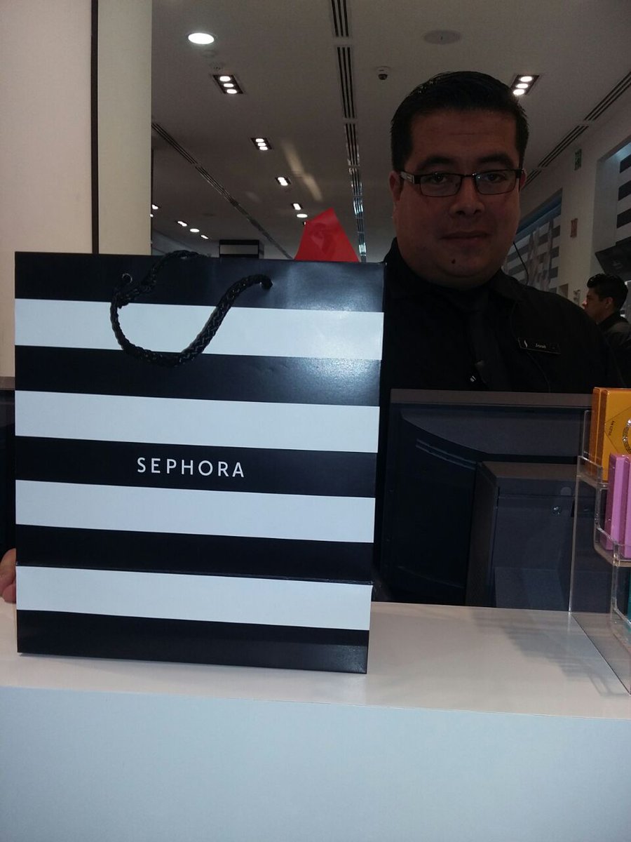LRDA20's tweet photo. Maquillaje y regalos, cosas perfectas. @Sephora @SephoraMX  @EME_demujer. Gracias por mi obsequio <3 https://t.co/Y8ipqWC3yg