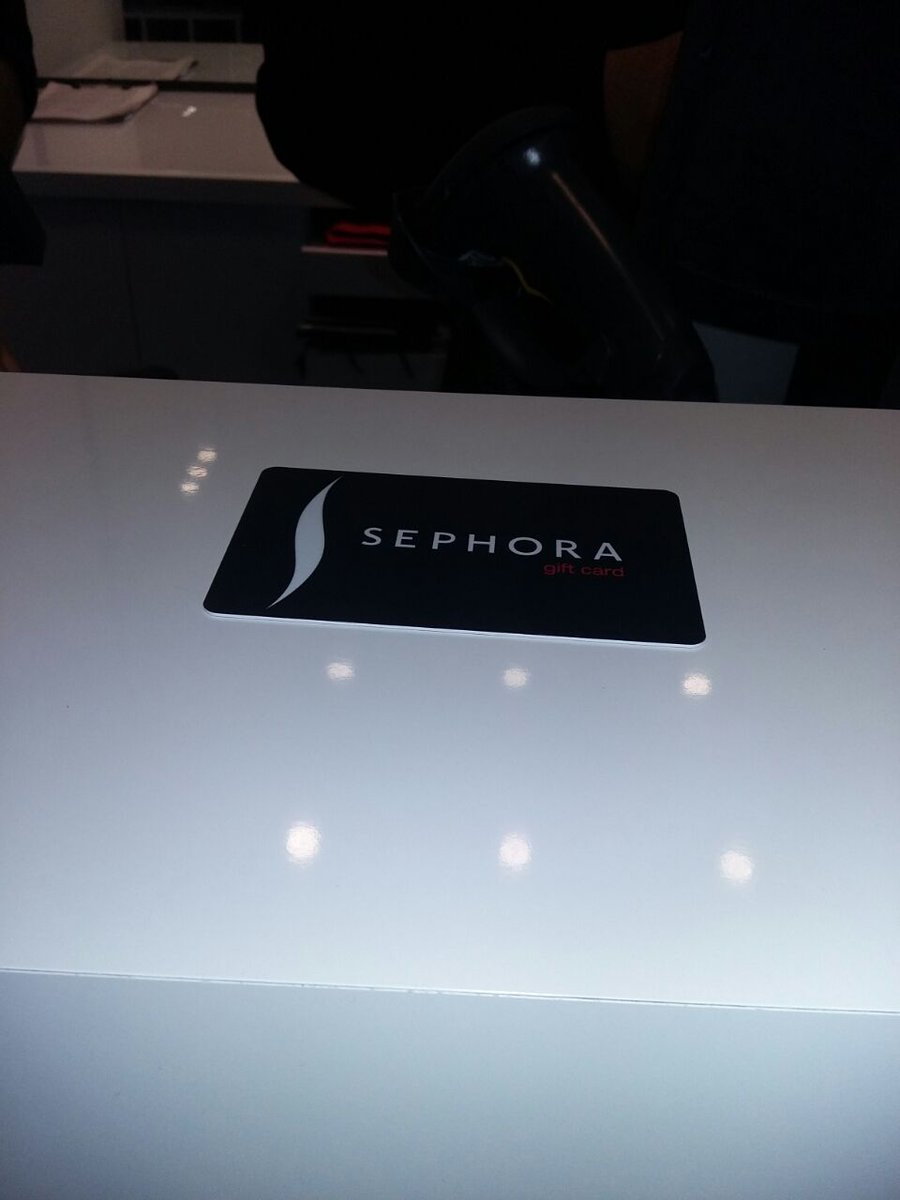 LRDA20's tweet photo. Maquillaje y regalos, cosas perfectas. @Sephora @SephoraMX  @EME_demujer. Gracias por mi obsequio <3 https://t.co/Y8ipqWC3yg