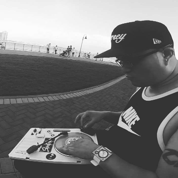 DeeJayOllie's tweet photo. Bring it on! #scratcheverywhere #scratchanywhere #faderslap #djlife #portablist #practicey… https://t.co/F9ECgxwXeX https://t.co/zrvUPks01B