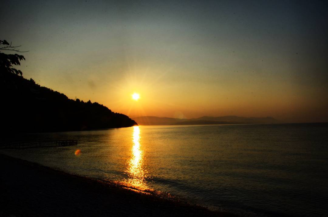 Tysntny's tweet photo. Sunrise, Ipsos beach, Corfu, Greece #sunrise #ipsos #ipsosbeach #corfu #greece #vacanza… https://t.co/1f4R9sWzQS https://t.co/FmXQ7C6rM7