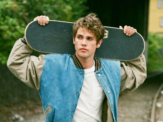 BuscadxrFantasy's tweet photo. BUSCAMOS A:
»Chad Charming
»Los Descendientes
»Jedidiah Goodacre
¿Un RT para encontrarlo? https://t.co/oq15XyS6CT