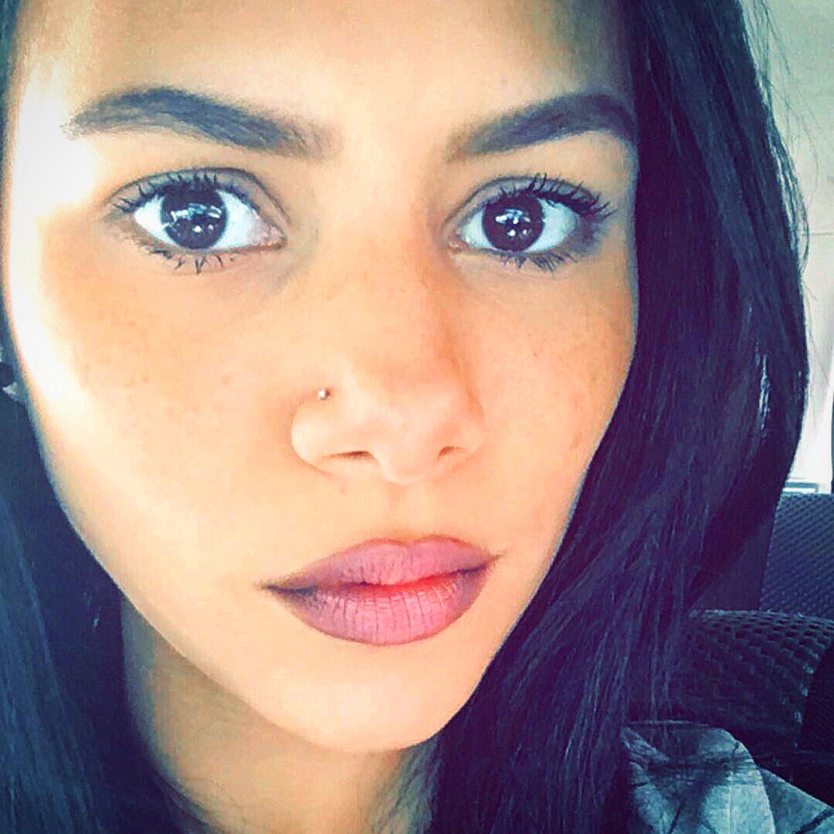 elecarlino's tweet photo. Feliz miércoles para todos!! 😋😋 mi mirada es solo tuya #MiHulk 💚💚 https://t.co/O4PNOj17Hb