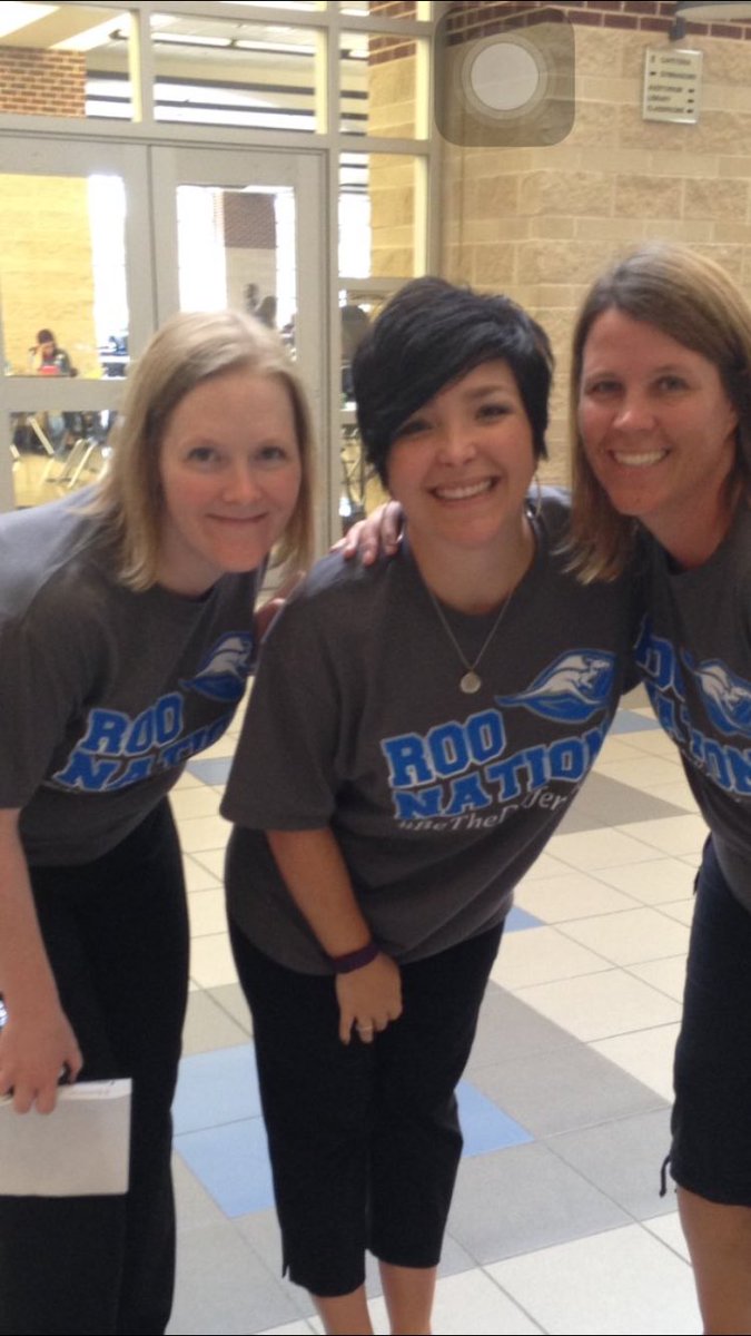 lorri_williams's tweet photo. STRANGER SELFIE:  Stranger?  Not anymore!  All friends here! #whywisd #RooCampGo https://t.co/2pFpFH1BHb