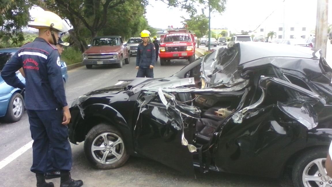 Fredyandradea's tweet photo. A esta hora: accidente de tránsito con heridos en la ribereña, despues del elevado via Cabudare  #lara https://t.co/1GBd3hmWyM