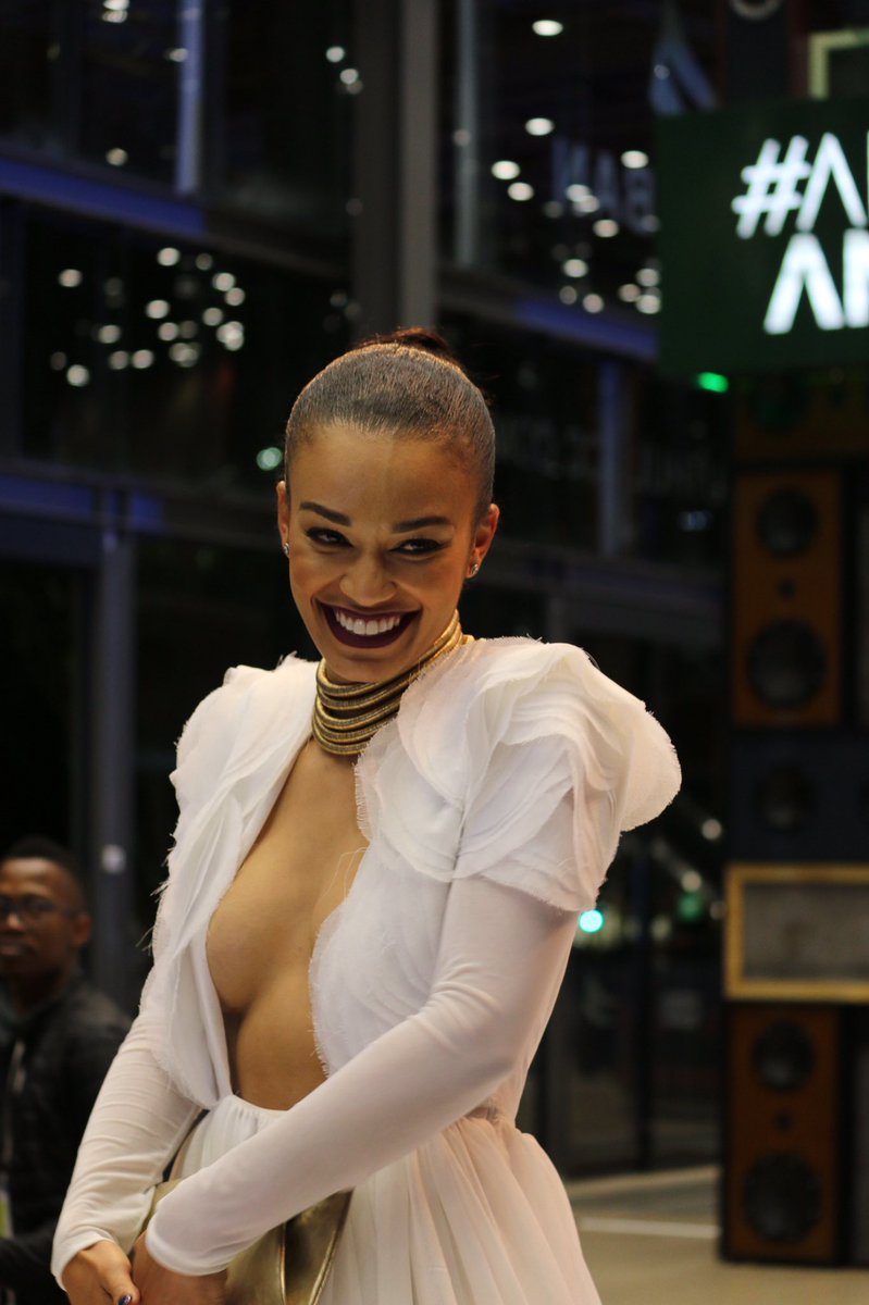 KenzyMohapi's tweet photo. .@TheSAMAs @eThekwiniM Photo cred: @RoaringNative #SAMAs2016 #Throwback @PearlThusi looking lovely https://t.co/NkdGYtj9SD
