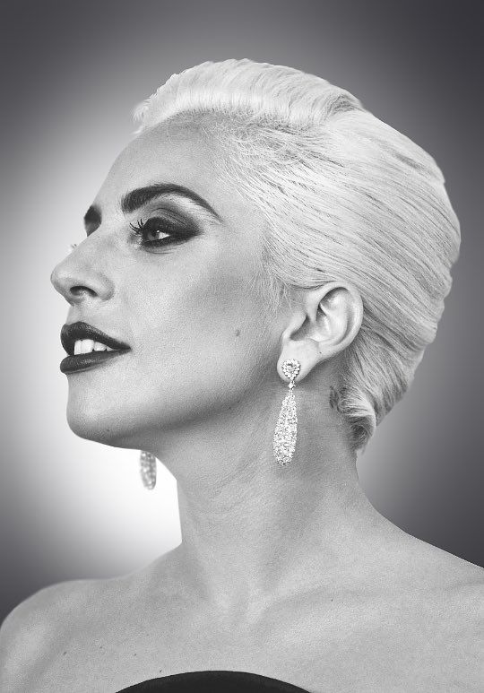 romansillusion's tweet photo. Lady Gaga looks like a movie star from the Golden Era trapped in 2016. https://t.co/5I55FBBWVJ