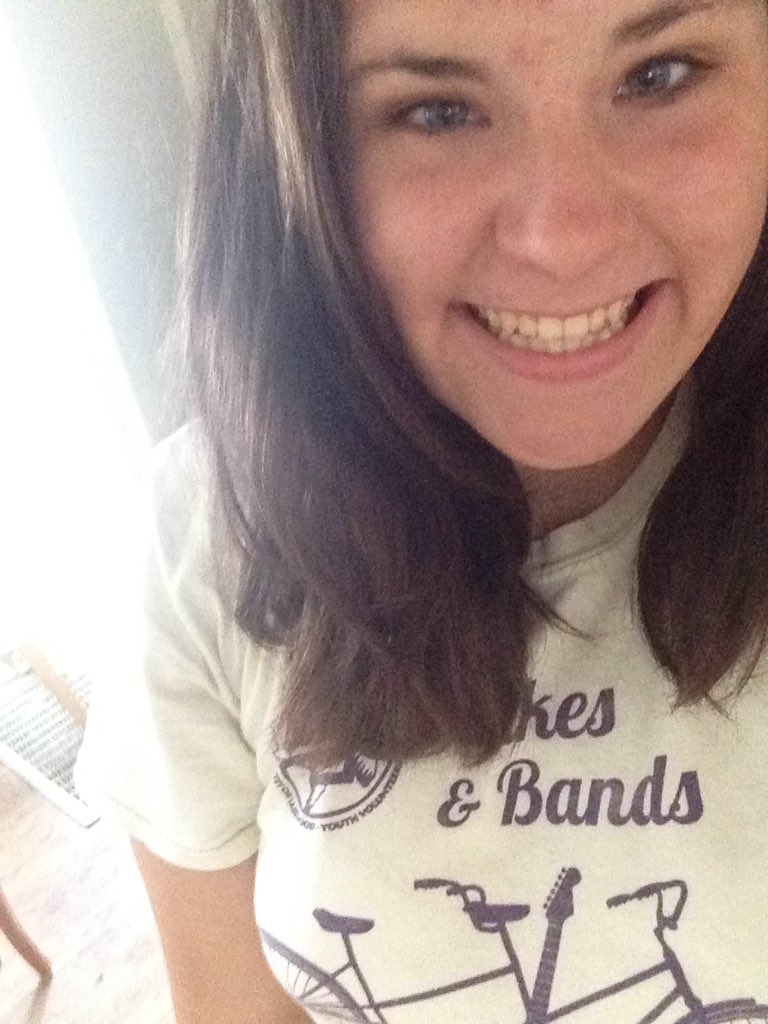 SettleDownSara's tweet image. #SelfieForSDK hey come be my friend, I always am in search for new friends!