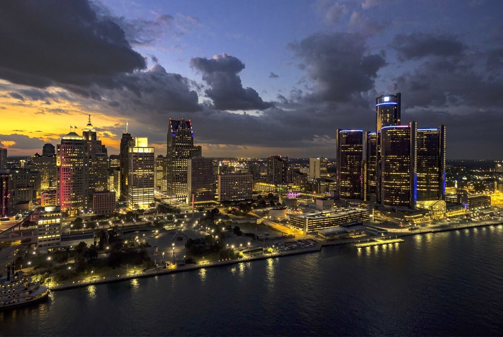 DETmotorcity's tweet photo. Detroit 😍 https://t.co/Z2w5iHd0Py