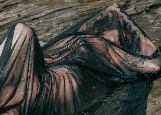 Getting back in the swinggg of things. I'll be online tomorrow! SO happy to be back! 💕😘 https://t.co