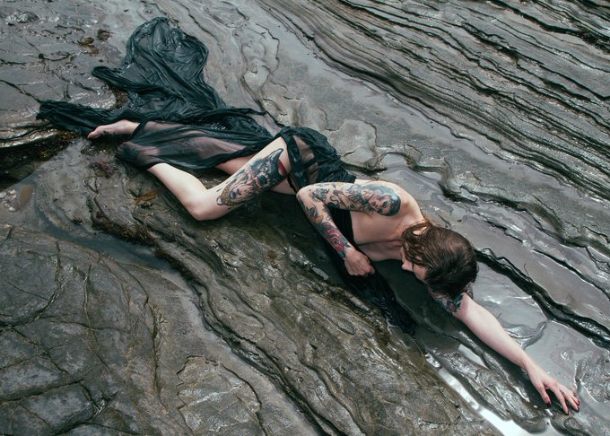 Getting back in the swinggg of things. I'll be online tomorrow! SO happy to be back! 💕😘 https://t.co