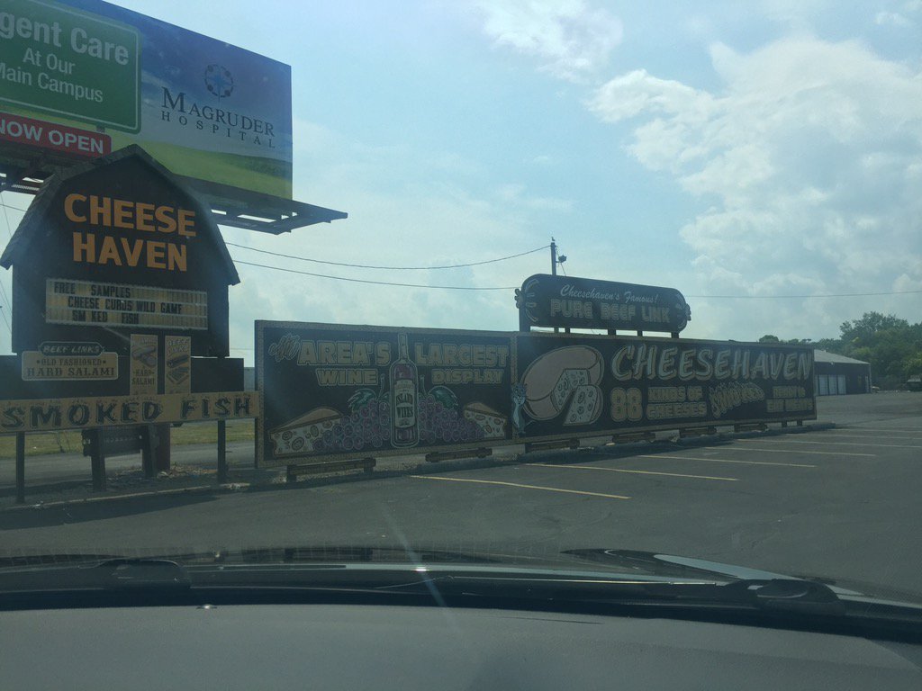 mickeymcmanus's tweet photo. You know you're in good company when you find the finest places and most exotic cuisine! #Ohio #GrayMatterPIB2016 https://t.co/Vn1ouxS374