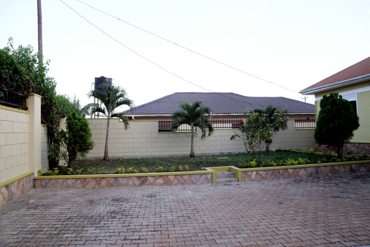 Lapishac's tweet photo. Fully Furnished house with three bedrooms and three room of boys Quarters, $59600 Call #LapishaProperties 0779160991 https://t.co/dfpYBdgudb