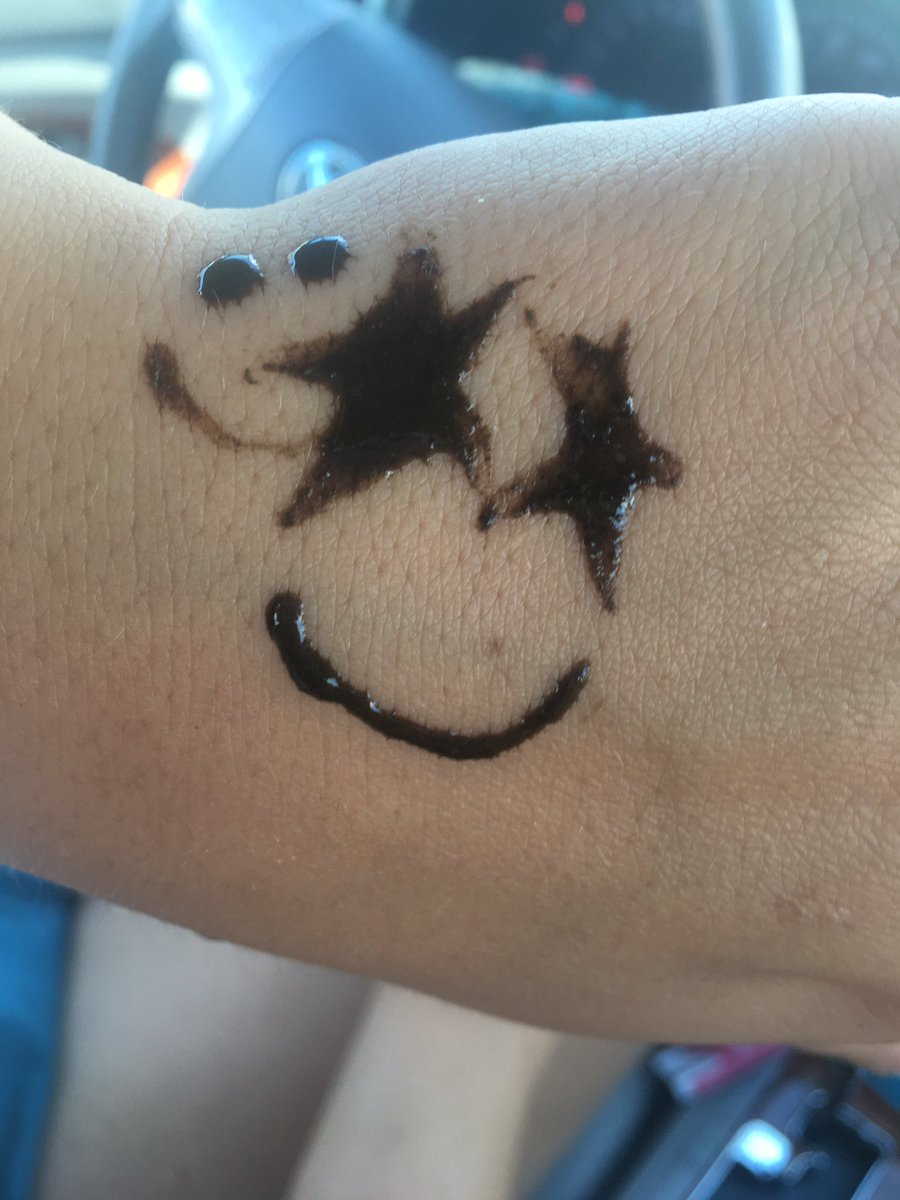 tipsfromtoe's tweet image. Toe is an aspiring henna artist. Call her for all of your henna needs and pick from these sick designs #birds