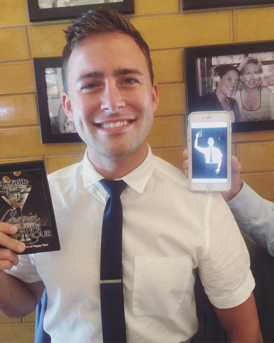 goGNetworks's tweet photo. Kris has a big audition today for @BookofMormon Wish him luck! 😹😹 #BookOfMormon #Auditions #SunBGI #InsideSun https://t.co/ogieuJ7Pzh