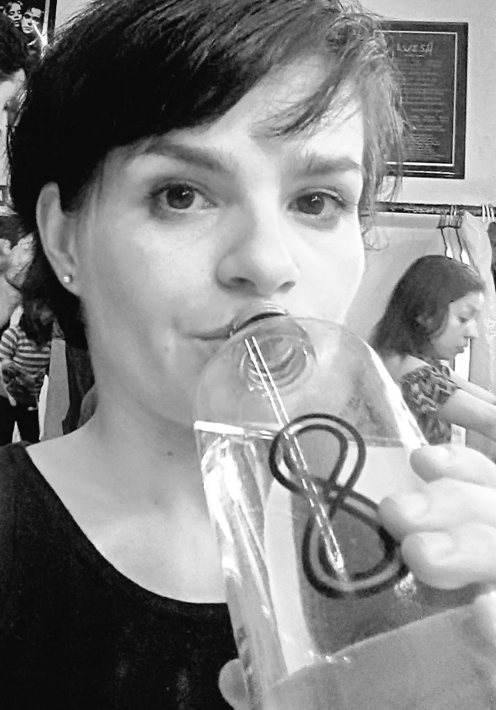 #AguaEnMovimiento hidratándonos en EnLasMontañasAzules 
Agua de Lluvia ParaTodos!! <a href="/IslaUrbana/">IslaUrbana</a> <a href="/MovimientoAgua/">Agua En Movimiento</a>