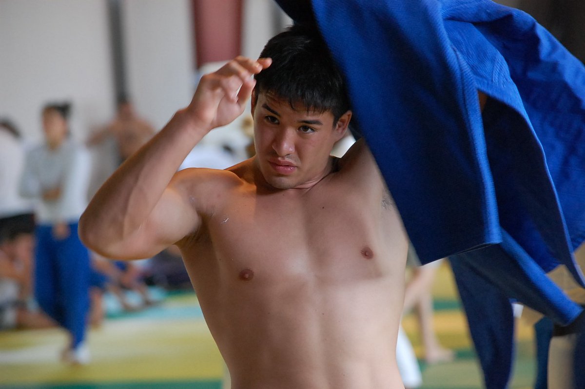 野村周平 No Twitter ベイカーと田知本 ともに魂を込めた試合で 決勝進出です ダブル金まであと１つ 柔道