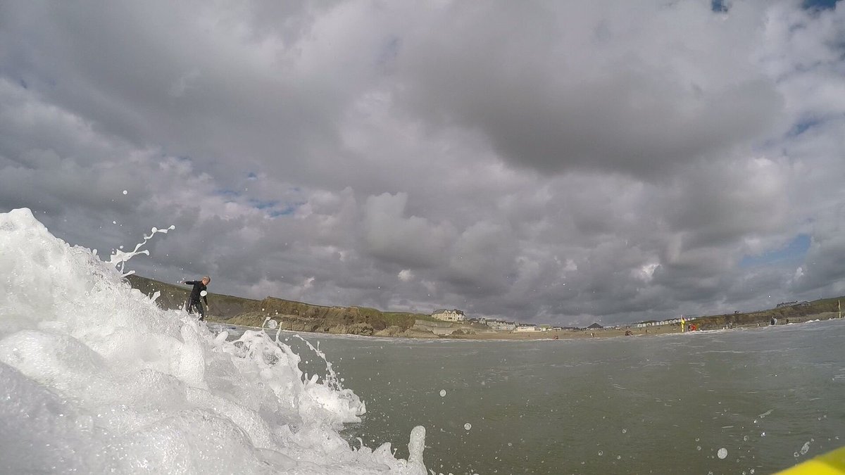 jeremycox1512's tweet photo. #fatherandson on the same #wave #bude #cornwall #surfing #bodyboarding #familytimes #goprofun #goprouk #goprohero4 https://t.co/B2t86iSbTS