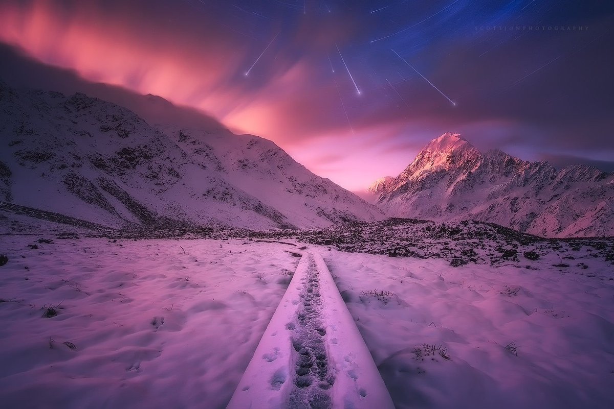 EverydayWow's tweet photo. Long exposure meteor shower at Mt. Cook, New Zealand. https://t.co/9iPhoZYdi4 https://t.co/HZd7Zw9Bxt