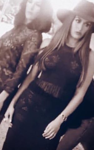 SnapbackBaella's tweet photo. Blurry but vintage in my type? https://t.co/gKPM4mRzDZ