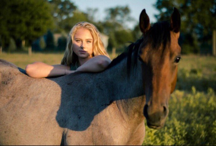 cyn_smyth's tweet photo. thank you so much @IvanHuang4 for taking these amazing pictures with these amazing horses❤️🐎 https://t.co/mfOfQg7jio