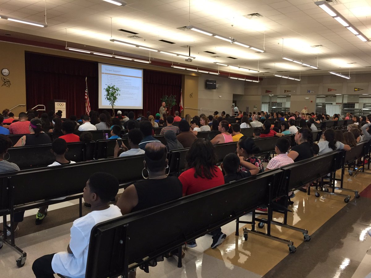 DrEdieSohigian's tweet photo. @walker_middle Meet the Teacher for sixth grade! Welcome new Vikings! @OCPSnews https://t.co/vjTohmbZv3