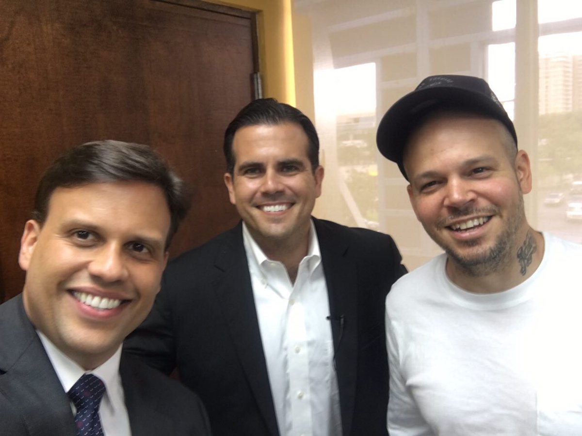 ricardorossello's tweet photo. Junto a @Residente luego de conversar sobre la descolonización de Puerto Rico #EnRRuta https://t.co/XTne63KlzB