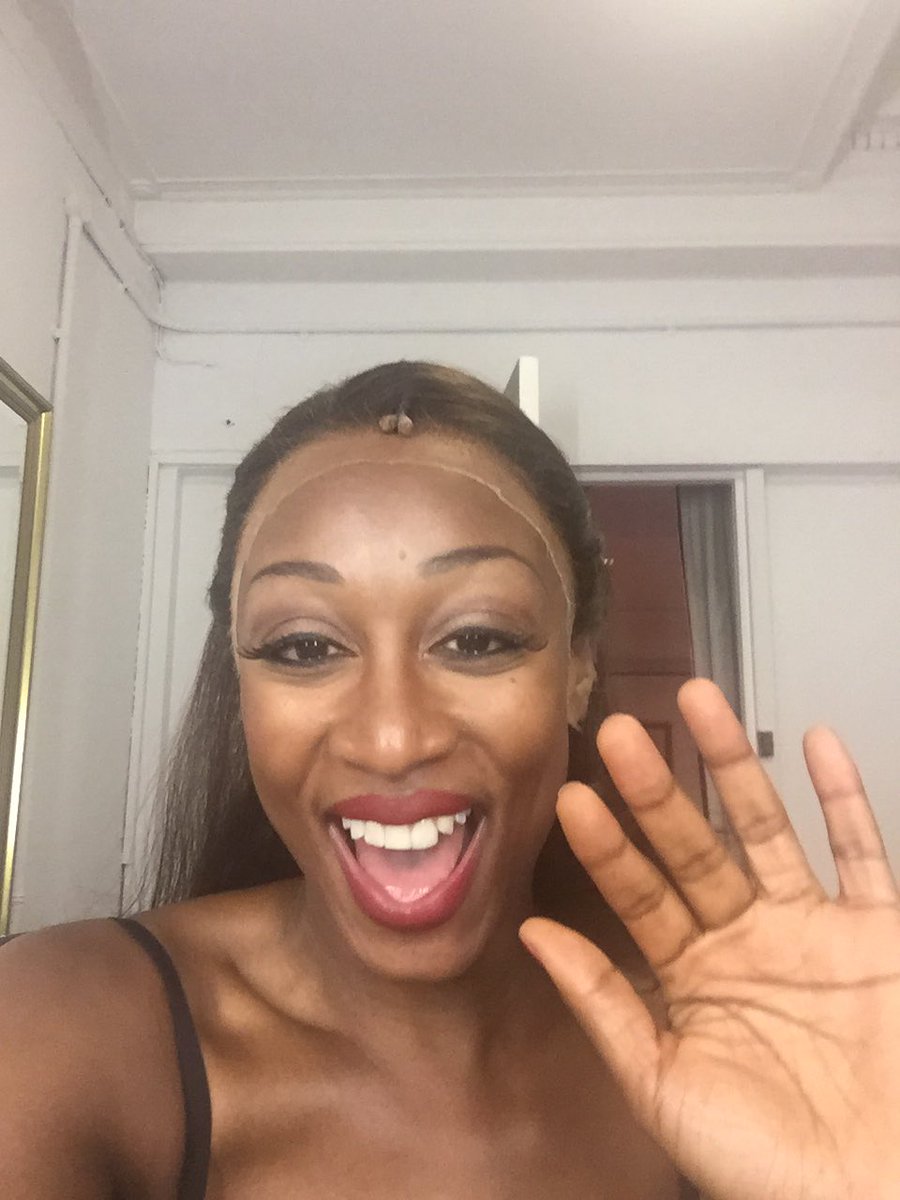 Beverleyknight's tweet photo. #SneakyPic #interval #HelloLuvs @TheBodyguardUK xxxx https://t.co/JqOjMSPwvF