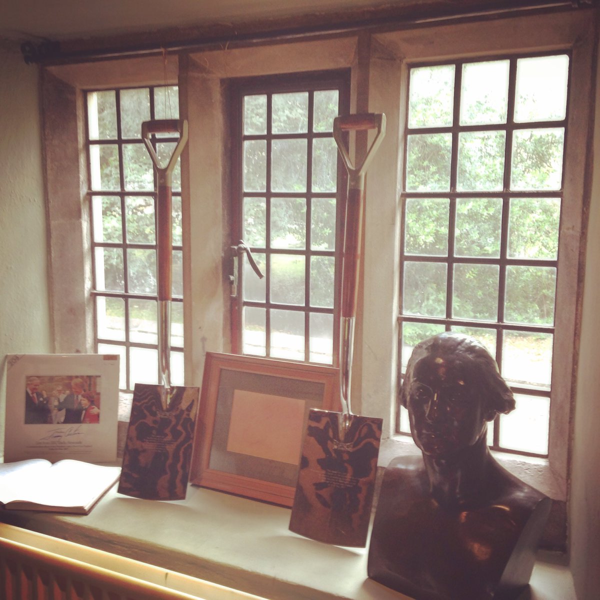 FriendsofWOH's tweet image. Have you ever seen such a glamorous pair of spades?! #potus #GeorgeWashington #sunderlandhour