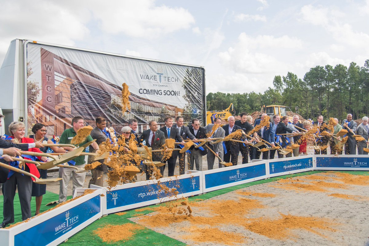 perkinswill_NC's tweet photo. Interactive #groundbreaking at #WTCC with custom #dodoboxes! #virtualreality #classroombuilding https://t.co/4VB8PURWka