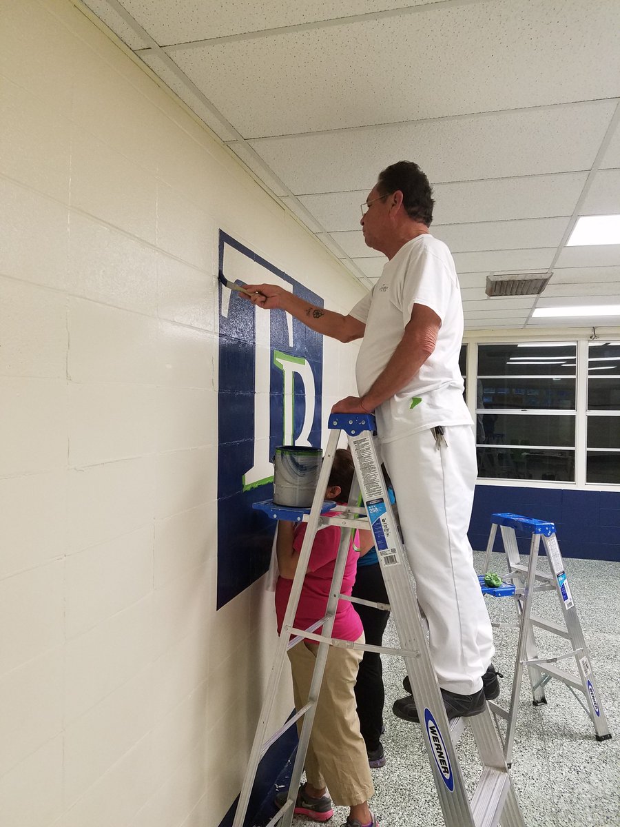 TomBrowneMS's tweet photo. Wow, we are looking like a new campus.  Thank you to CCISD Maintenance and Operations staff. https://t.co/Mn5fg3pjOV