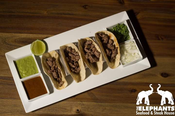 ElephantsPlaya's tweet photo. Tenemos una gran variedad de tacos que te fascinaran, camarón, arrachera, mero y langosta #TheElephantsPlaya https://t.co/eGZYwRpJKw
