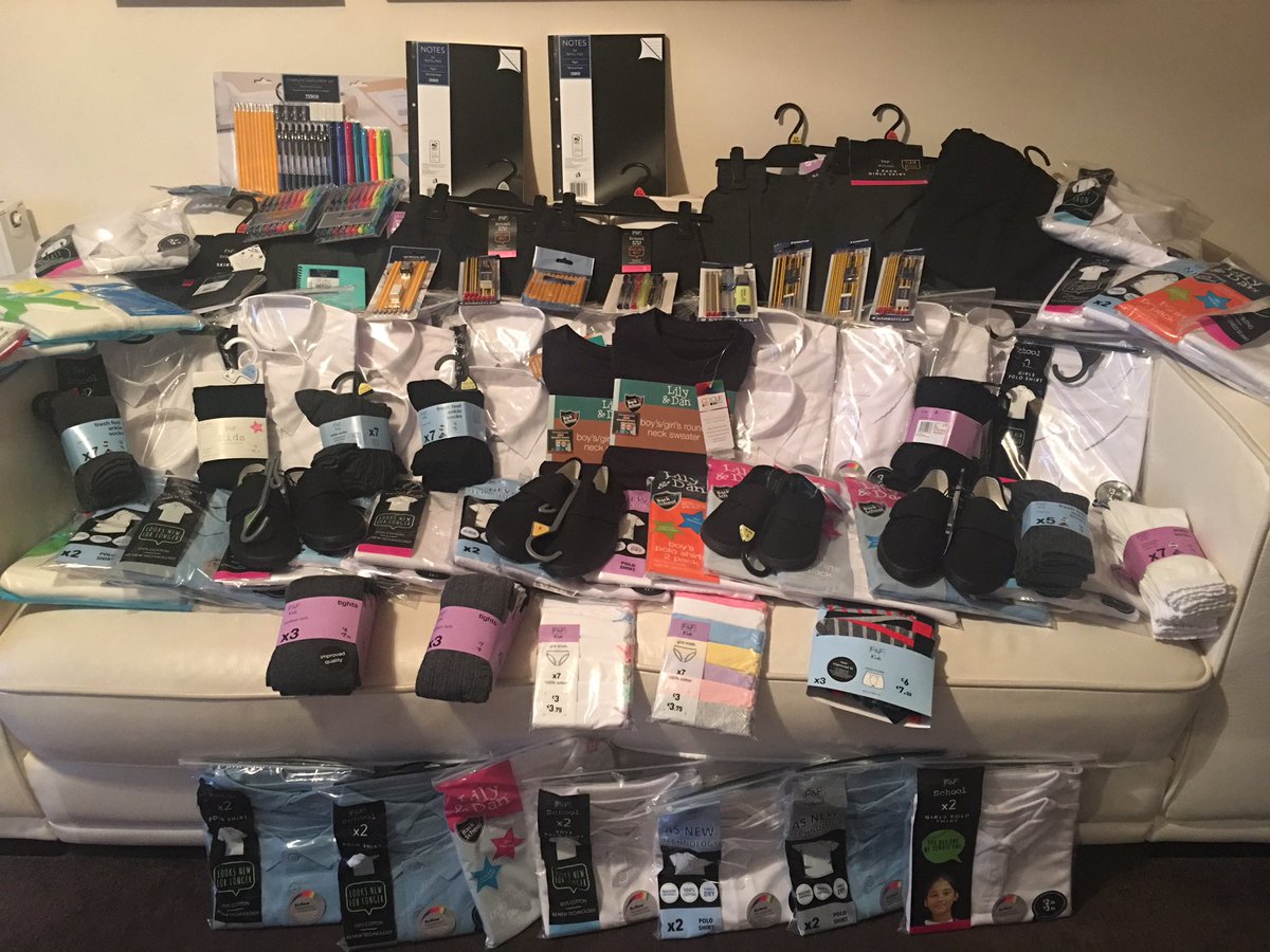 We continue to be overwhelmed with our donations from today at Tesco - Thank You once 
again 🌟