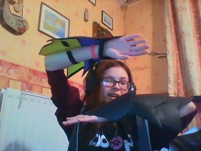 Nolimitcosplay's tweet photo. The 5 seconds where something works... before falling apart.
#Cosplayfail #Cosplay #Worbla #Hadaplan https://t.co/PASDDAJ62w