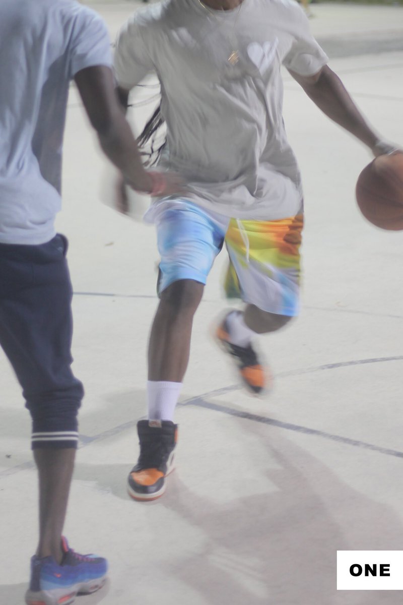 PlusGivens's tweet photo. • Hezo
• Cross
• Step back
🏀 101 #trsnspls
🏀 187 #ballislife
😂 @YoungBreedCCC https://t.co/ZKFVW1gOlC
