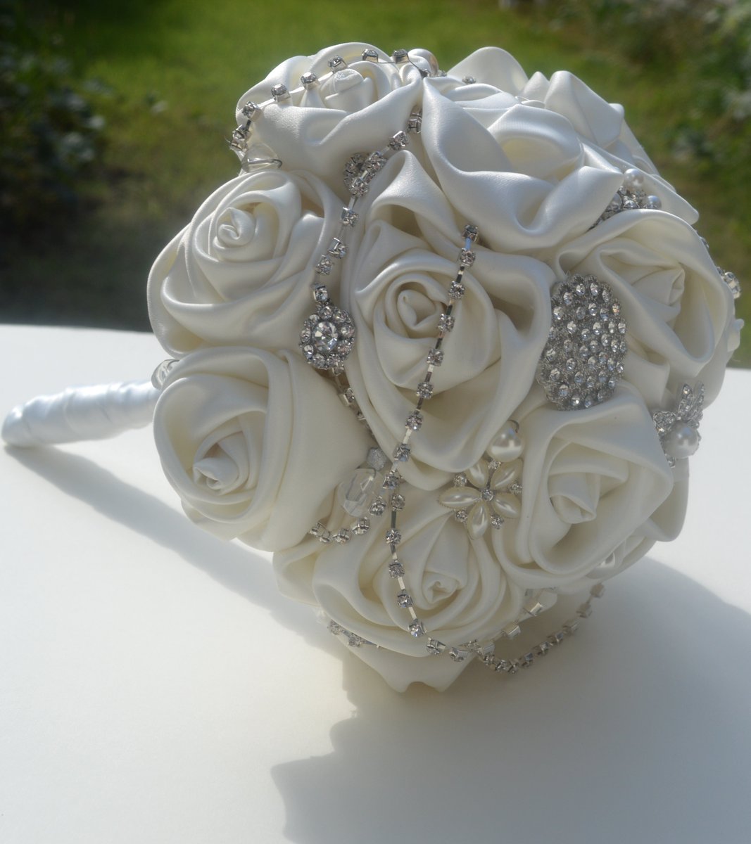ChasingRubies1's tweet photo. Handmade roses made with duchess satin #weddingbouquet #weddinghour #lastforever https://t.co/CAea5KTE2o