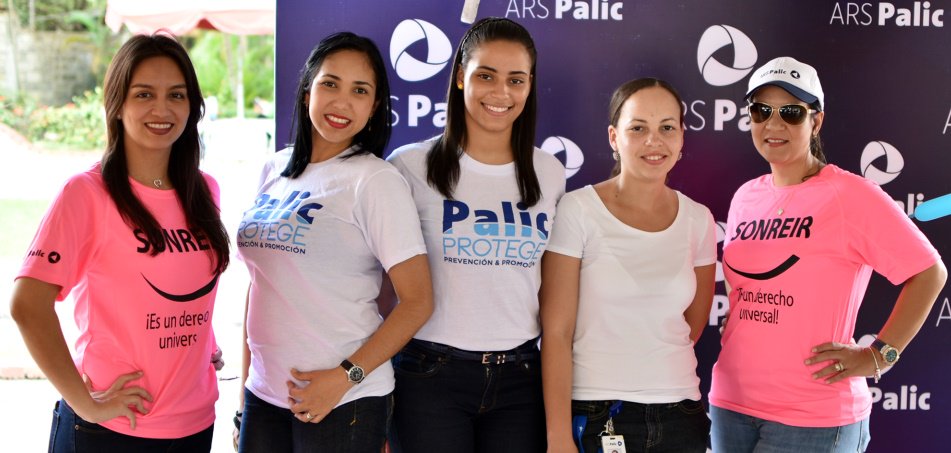 OpSonrisaRD's tweet photo. RT @ARSPalic: Hoy iniciamos otra misión de @OpSonrisaRD y estamos deseosos de ver nuevas sonrisas #PalicProtege https://t.co/DbCWxO4EWz